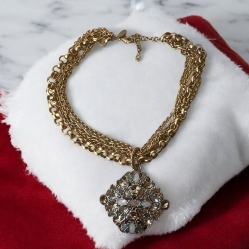 Chico’s statement necklace with pendant